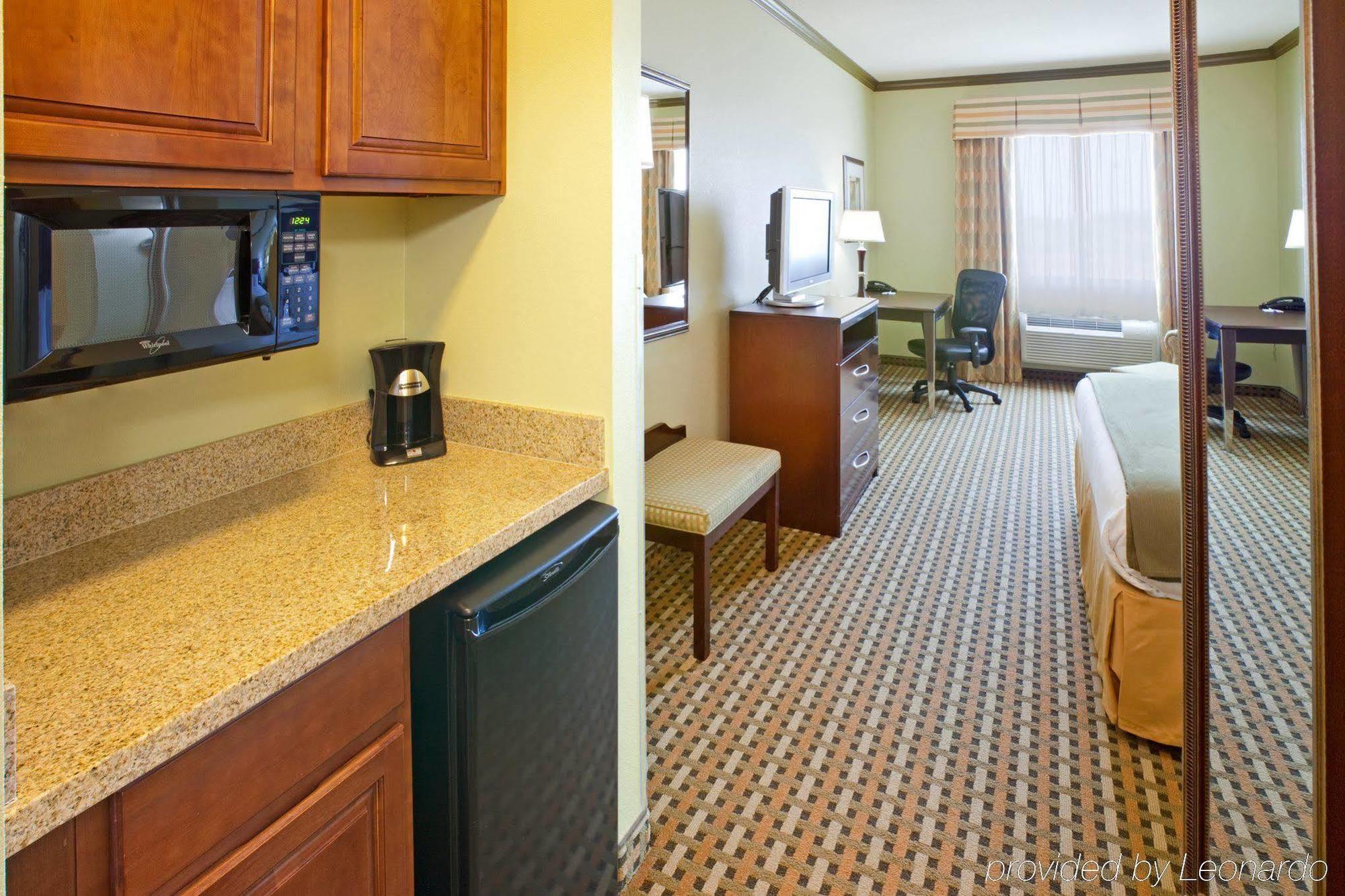 Holiday Inn Express & Suites Fort Worth - Fossil Creek By Ihg Habitación foto